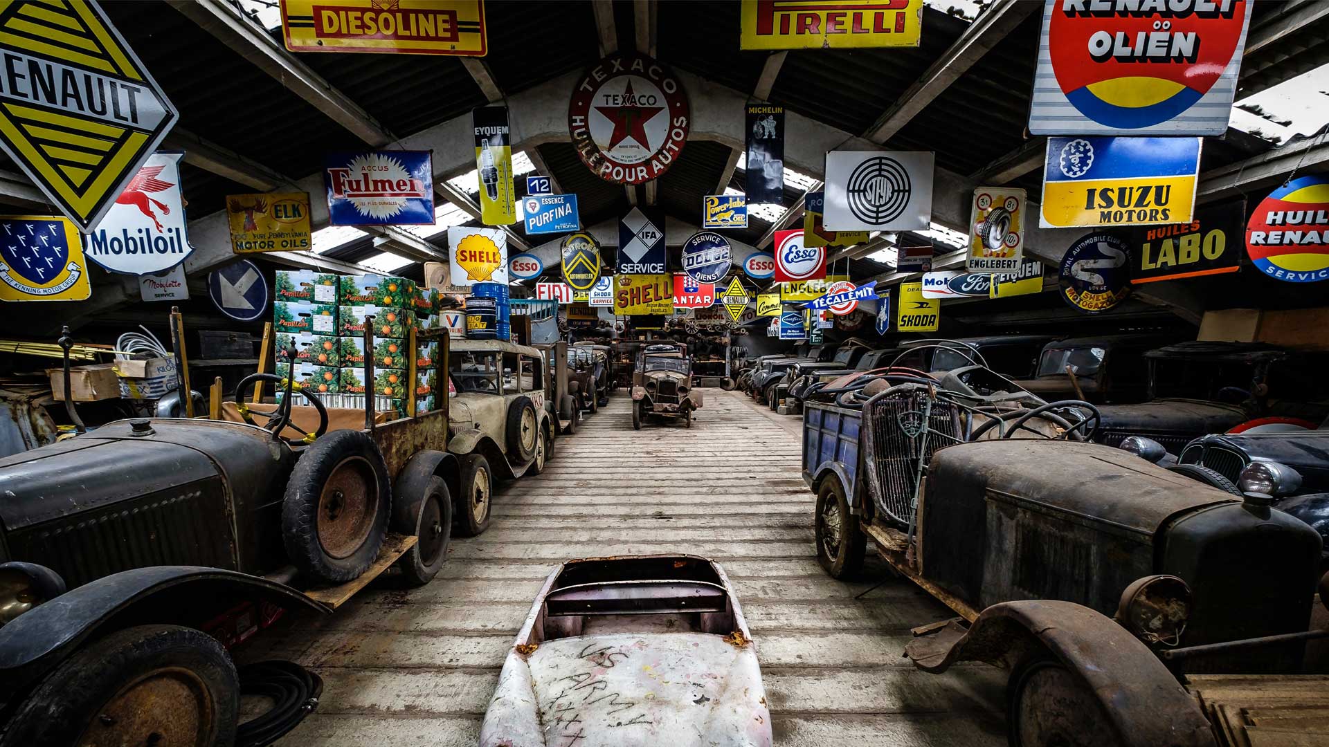 Who S Restoring The Classic Car Industry
